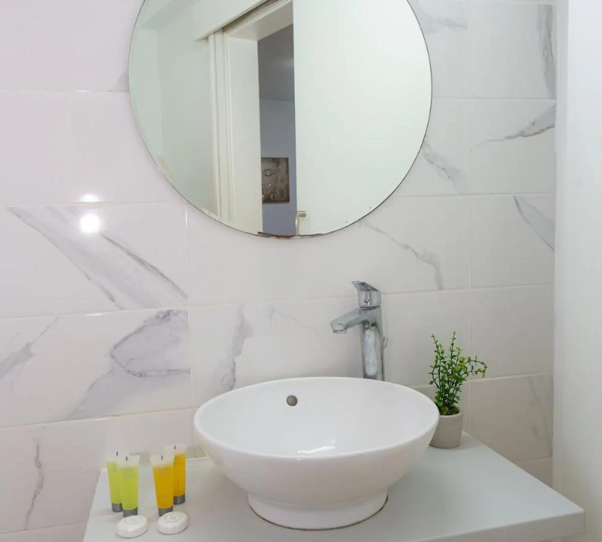 Kitieos 163 Suite In Finikoudes Larnaca Apartment