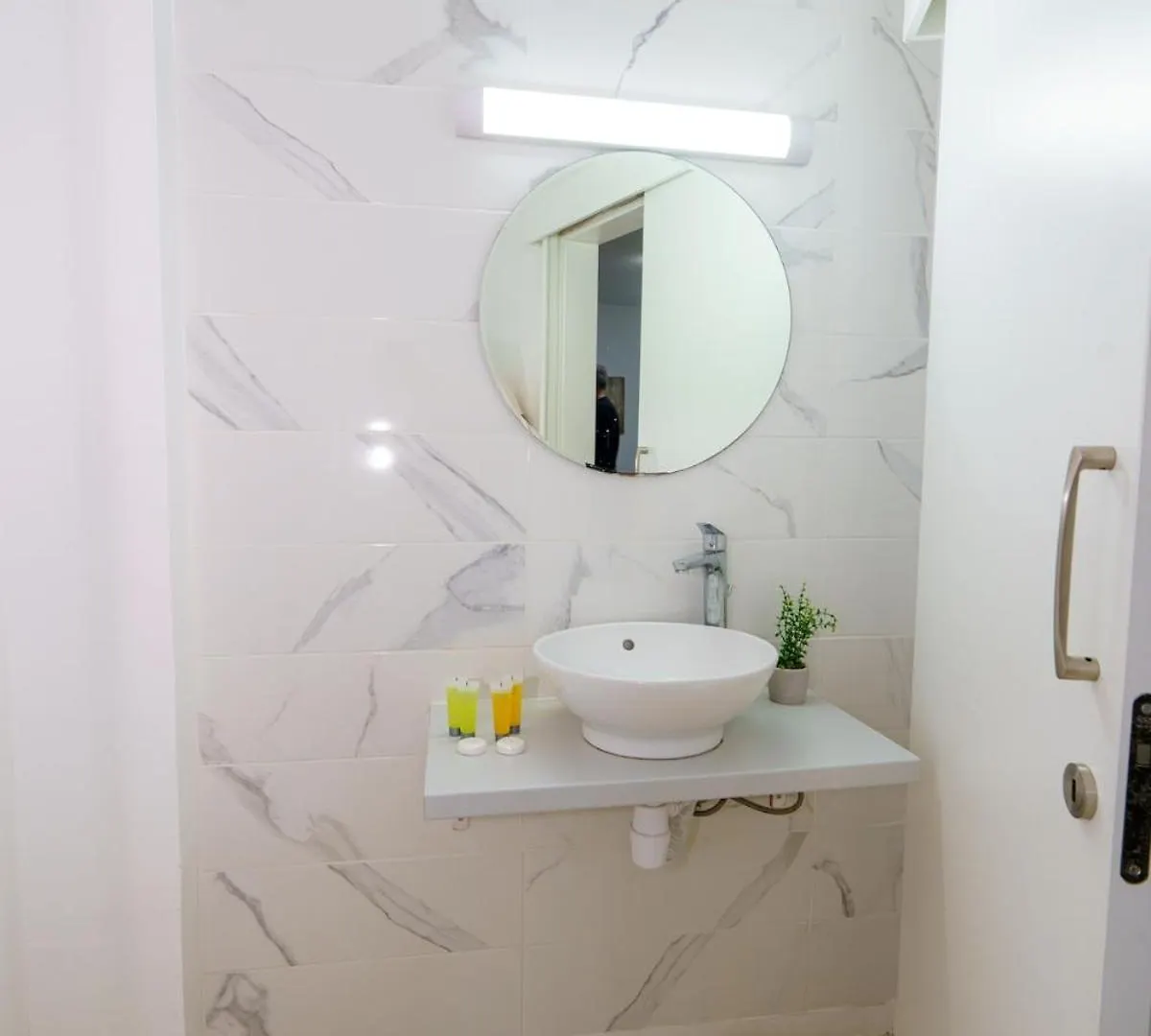 Kitieos 163 Suite In Finikoudes Larnaca