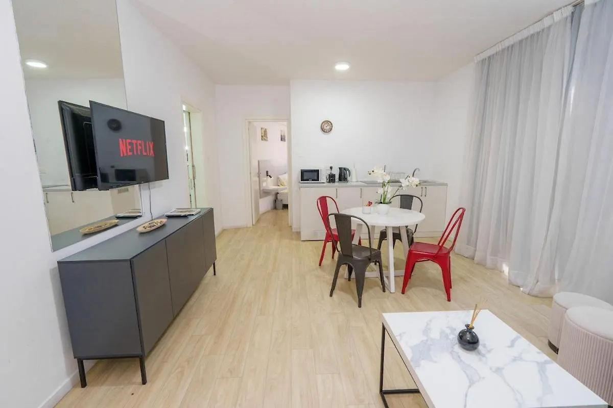Kitieos 163 Suite In Finikoudes Larnaca