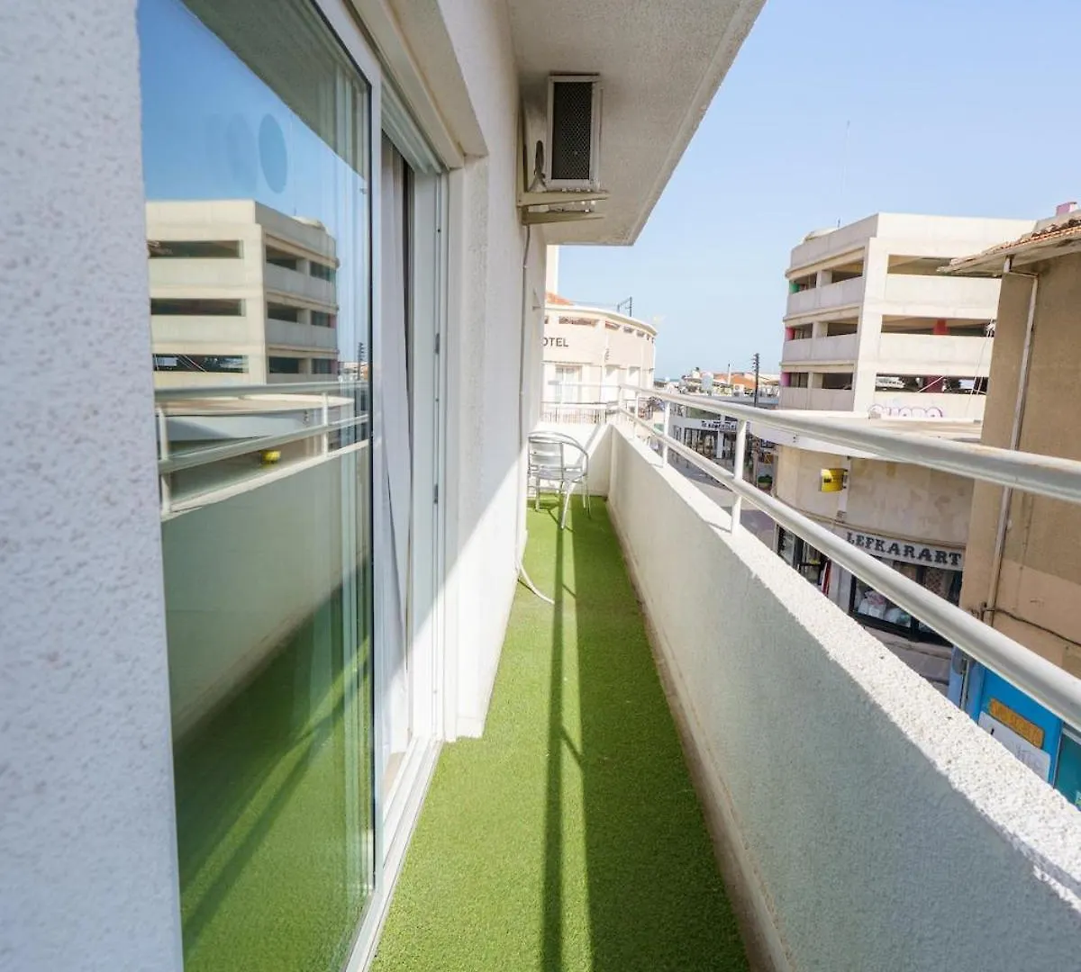 Kitieos 163 Suite In Finikoudes Larnaca Apartment